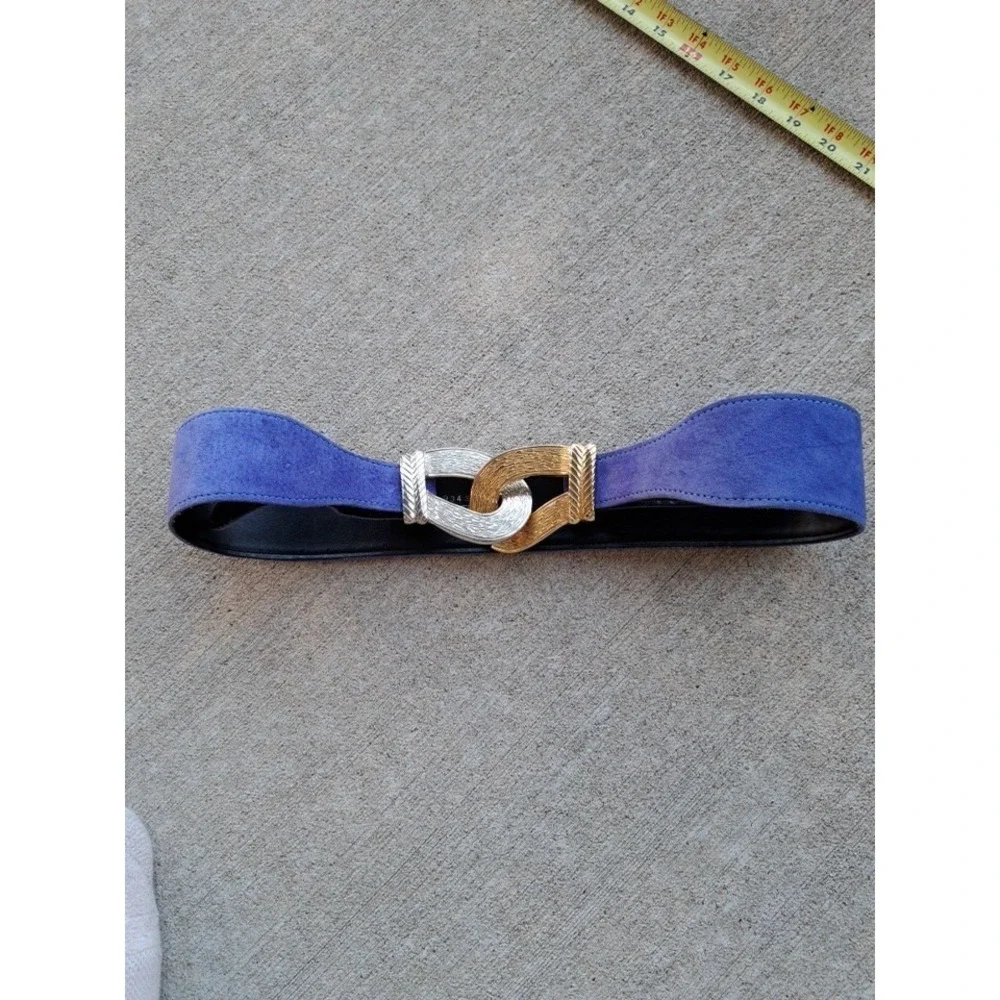 Vintage 1980's Women's Leather Suede Blue Belt With Metal Buckle Adjustable‎ 33
